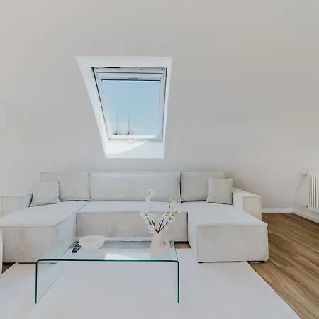 Apartment 2 Bedroom Penthouse Loft - Whirlpool - Terrasse - Wifi - Zentral - Kueche - Kaffee - Parkhaus Wiesbaden